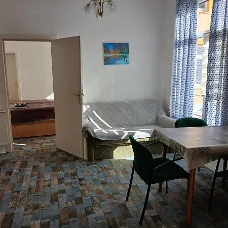 Mit Garten Zentrumnah * شفيرين